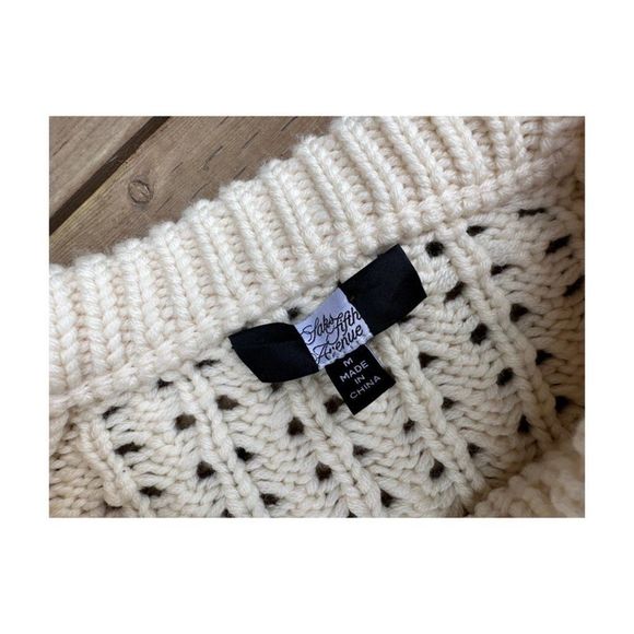 Saks Fifth Ave Chunky Knit Sweater Crew 100% Wool Neutral Ivory Sz M - Picture 2 of 6